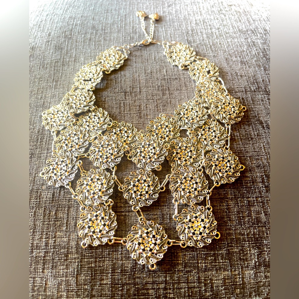 Chrome plated flowers necklace